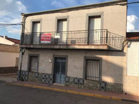 Chalet pareado en calle Jaén